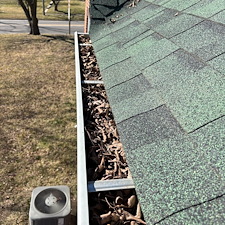 Gutter-Cleaning-in-Waterloo-Illinois-2 2