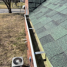 Gutter-Cleaning-in-Waterloo-Illinois-2 1