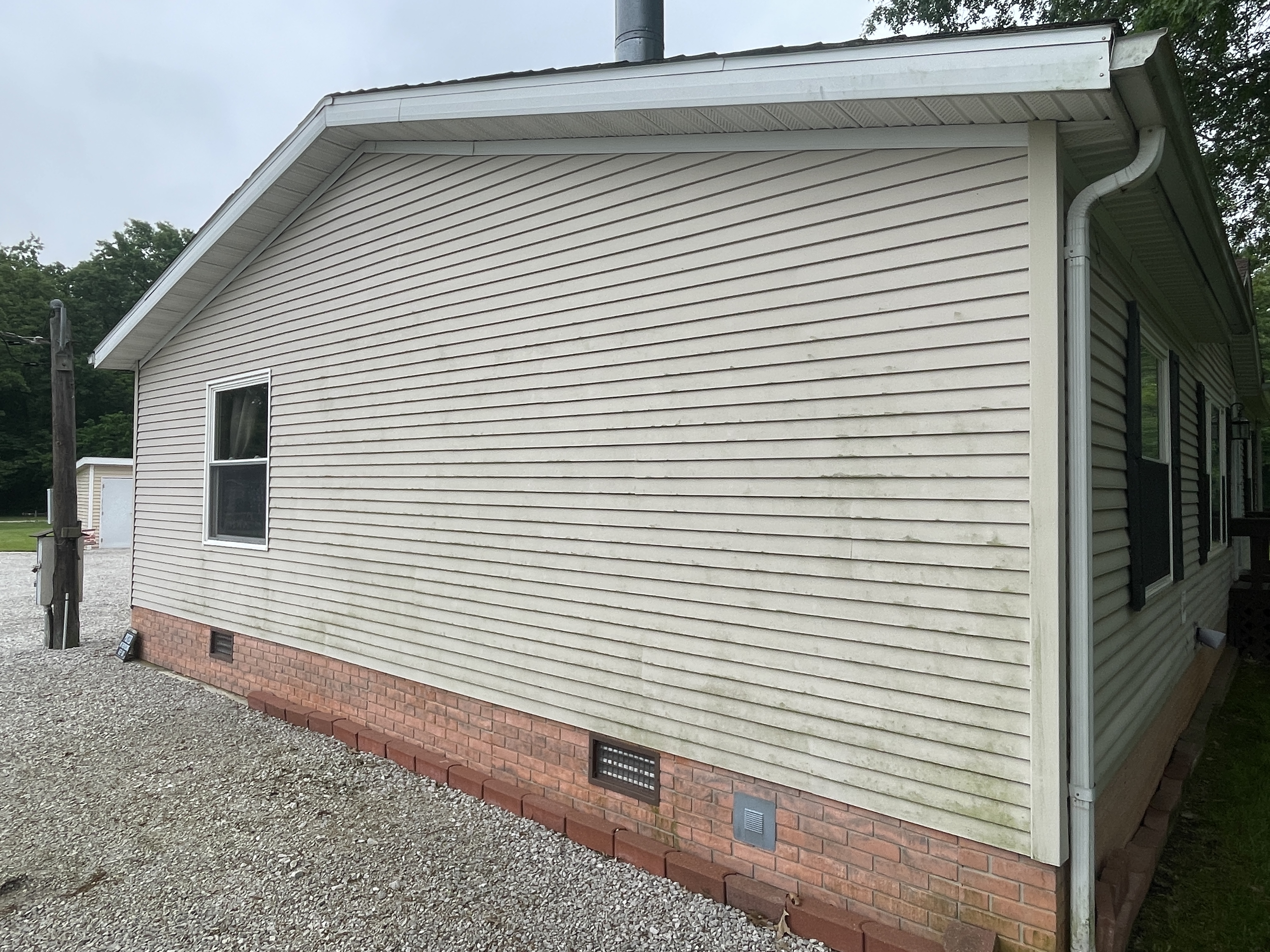 House Washing in Waterloo Illinois